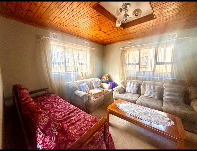 2 BEDROOM HOUSE FOR SALE IN UMLAZI BB